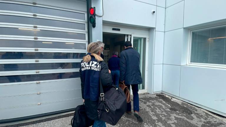 Gli inquirenti al Bufalini per sentire la donna di Ravenna che ha ucciso la figlia (foto Zanotti)