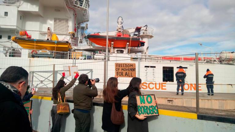 Ravenna accoglie la nave Ong Solidaire con 120 migranti soccorsi