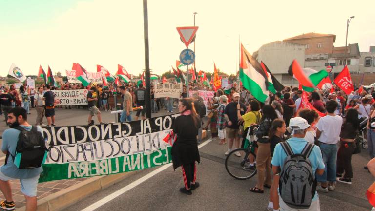 Ravenna. In darsena la protesta contro il traffico di armi FOTOGALLERY FIORENTINI