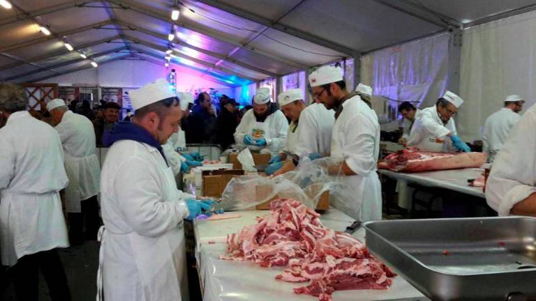 Villa Verucchio, torna la “Fira de Bagoin” con la gara di ciccioli con giuria e un trekking dedicato al maiale