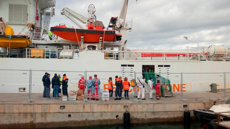 Ravenna accoglie la nave Ong Solidaire con 120 migranti soccorsi