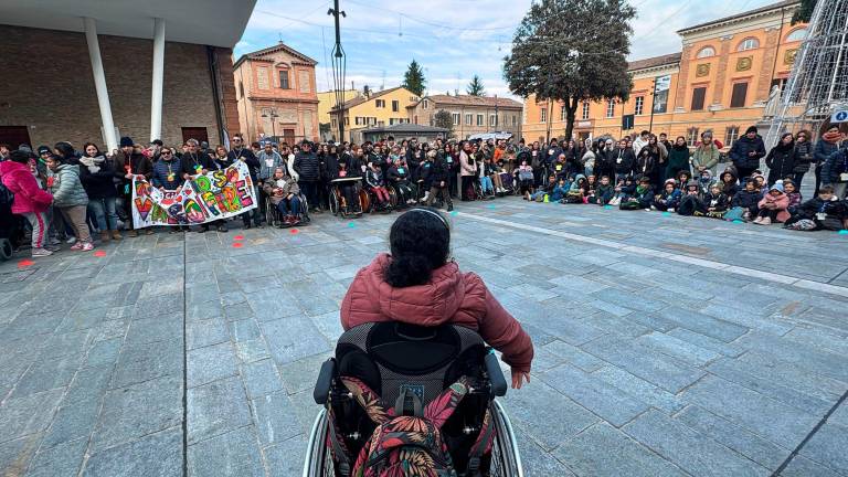 Cesena, ”Supereroi”: a “Io valgo” si canta in piazza nel nome dei diritti VIDEO GALLERY