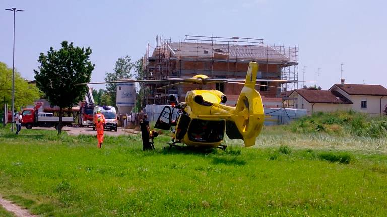 Russi, incidente sul lavoro: precipita da tre metri al cantiere, operaio in gravi condizioni - Gallery