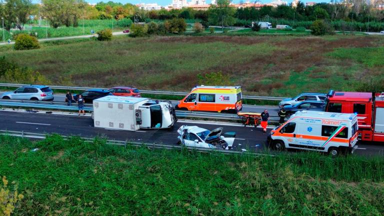 Savignano Mare, terribile incidente sull’Adriatica, cinque feriti: due sono gravi VIDEO GALLERY