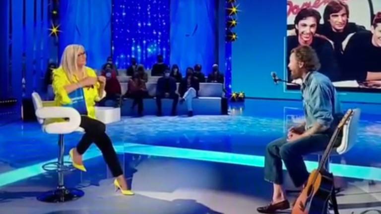 Jovanotti a Mara Venier: Ma lo sai che Cecchetto si candida sindaco a Riccione?
