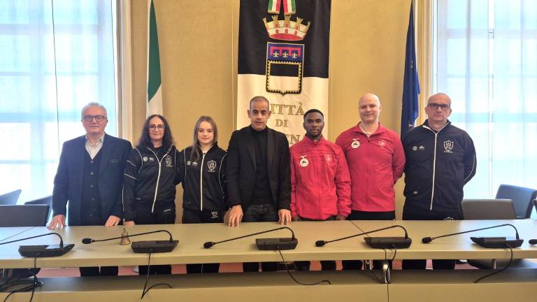 Il patron Corrado Maria Dones, Marina Meldoli, Chiara Barzasi. l’assessore Christian Castorri, Manrique Larduet, Massimo Gallina e Roberto Germani (Zanotti)