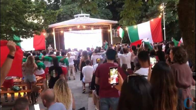 Cesena, l'inno nazionale al Chiosko Savelli prima della finale
