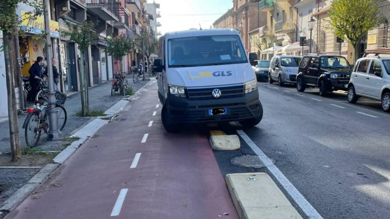 Perchè in Italia la pista ciclabile è vista come un parcheggio riservato ai maleducati?