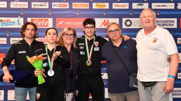 Da sinistra il maestro Devis Brunello, Lavinia e Francesco Delfino insieme ai genitori, il maestro Pavlo Putyatin