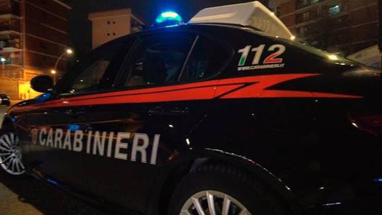 Alfonsine. Straniero in stato di alterazione semina il panico in centro, bloccato con il taser