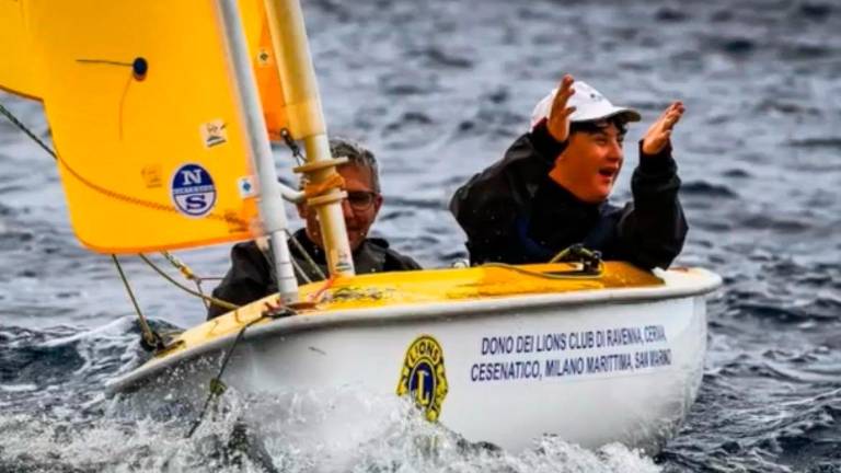 Cesenatico, barca speciale e tour costiero per regalare ai disabili l’emozione della vela in mare
