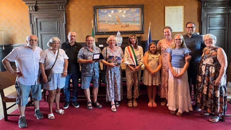 La signora Gronli Vigdis, il marito Knudsen e la famiglia