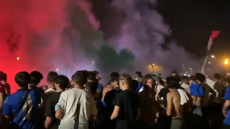 Italia in finale agli Europei di calcio, festa di giovani a Rimini VIDEO