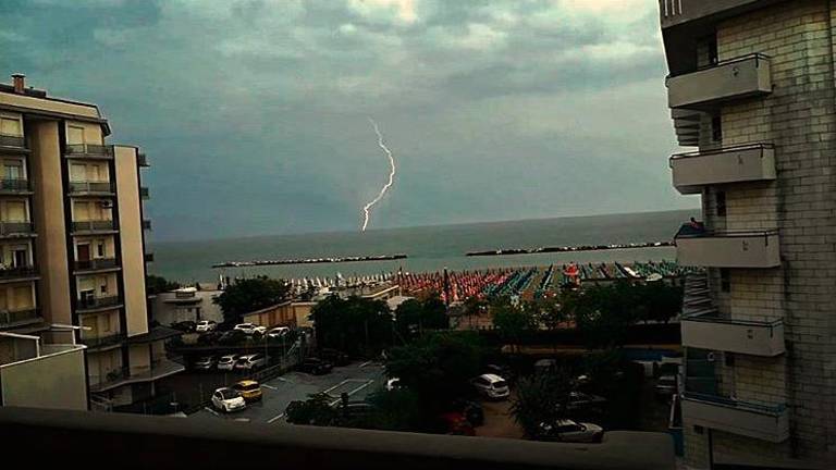 Meteo. Prima il caldo poi i temporali, allerta gialla per domani in Romagna