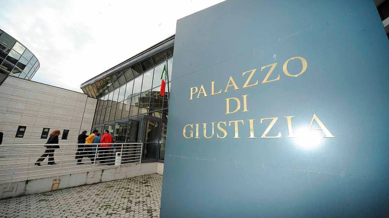 Rimini. Palpeggiò una 15enne nel parco mentre andava a scuola: tre anni di carcere