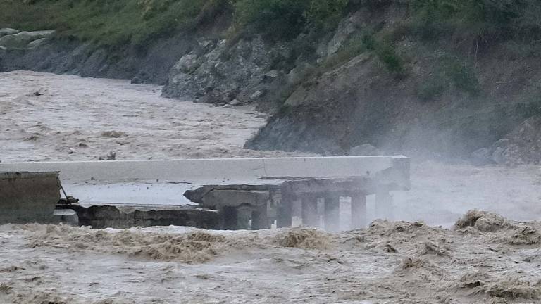 Ponti crollati, fiumi esondati, il foto-racconto del maltempo in Romagna