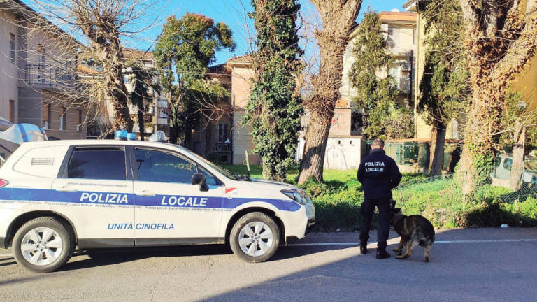 A Rimini blitz della polizia locale: sgomberato il Villino Ricci