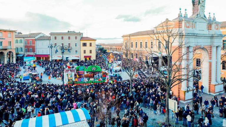 Carnevale, 10mila in piazza con Samira Lui a Santarcangelo GALLERY