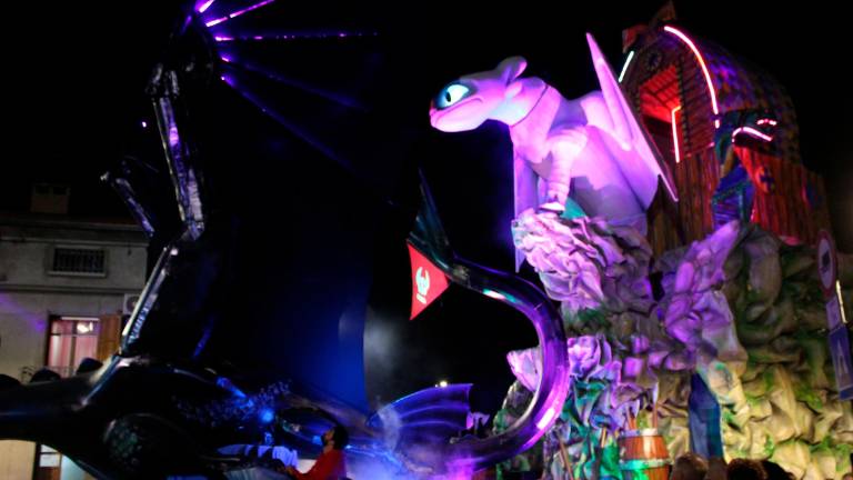 Gambettola, la sfilata in notturna incanta il pubblico e le delegazioni arrivate da altre città