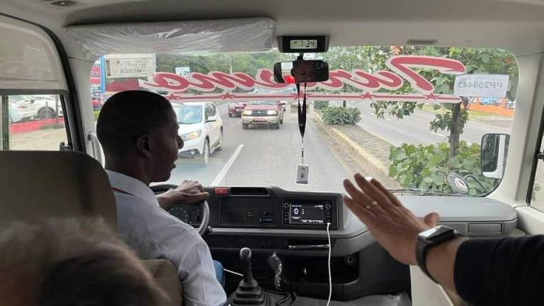 In taxi contromano in una autostrada a tre corsie: per Cesena Fiera missione in Centro America da brividi