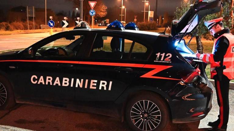 Forlimpopoli. Violenze sulla moglie, all’arrivo dei carabinieri si ribella estraendo anche due coltelli. Arrestato 51enne
