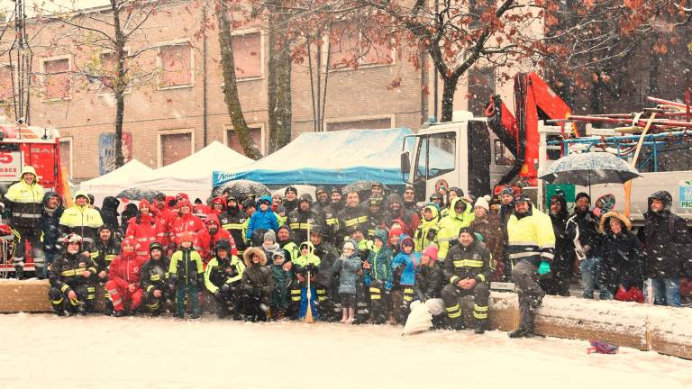 Rimini. La Befana dei pompieri in piazza Malatesta. FOTOGALLERY Migliorini