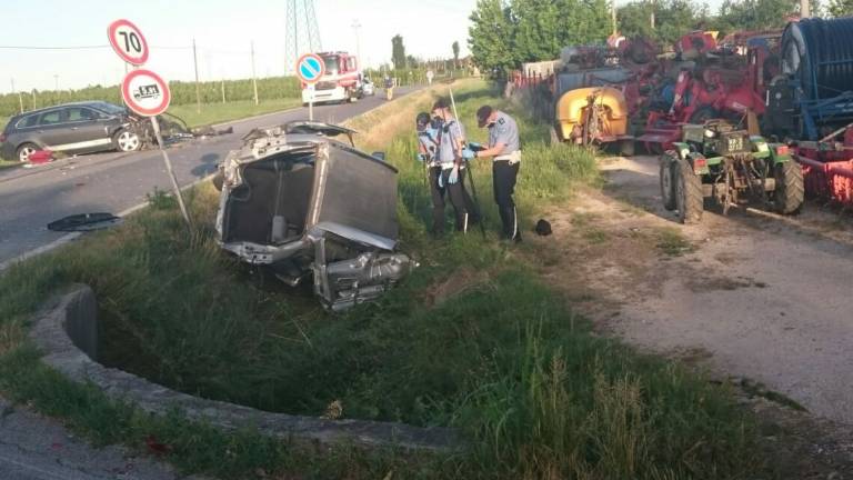 Lugo, scontro tra auto all'incrocio. Muore 81enne