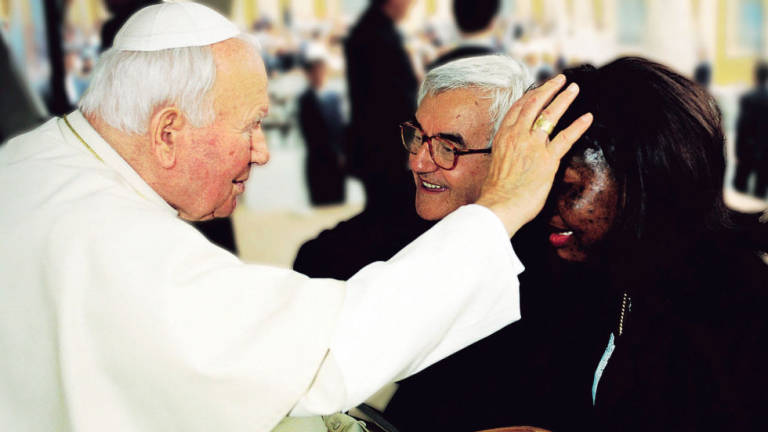 Vent’anni fa l’ex prostituta liberata da don Oreste Benzi incontra il Papa