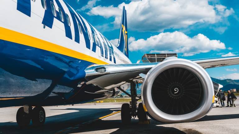 Lavoro, Ryanair seleziona personale di volo a Bologna