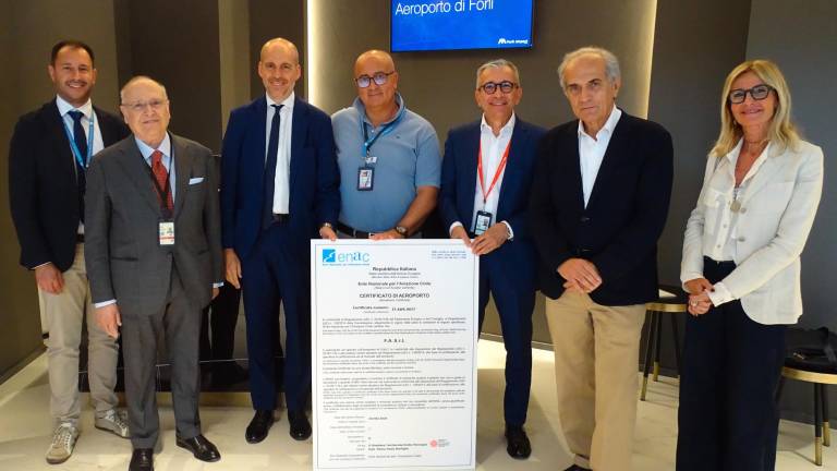 La consegna della certificazione Easa139