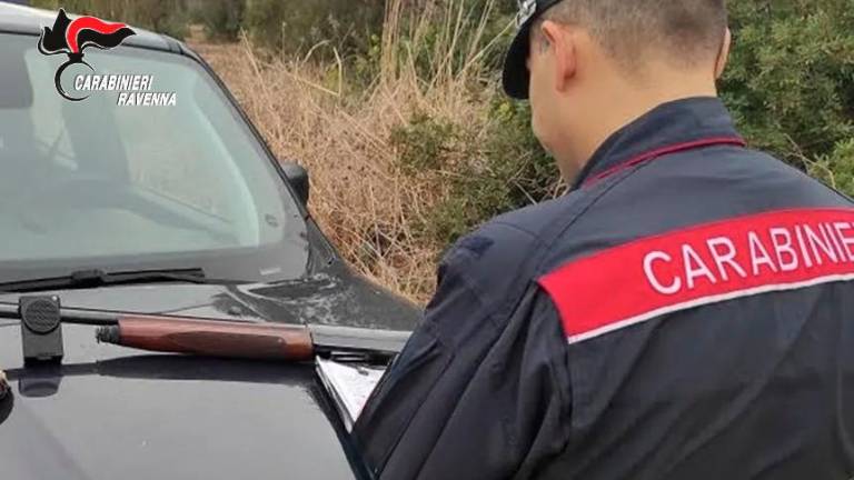 Spara a un volatile ma colpisce un uomo, cacciatore denunciato per lesioni colpose a Conselice