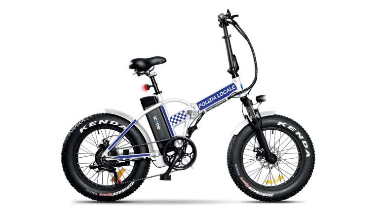 Rimini, e-bike alla Polizia per pattugliare spiagge e Parco del Mare