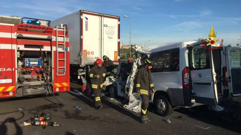 Incidente in autostrada, muoiono sei riccionesi: cinque ragazzi del Centro 21 e l'ex sindaco Pironi