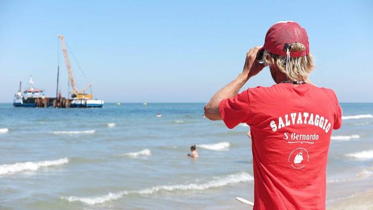 Rimini, marinaio di salvataggio si infortuna: sospetta perforazione polmonare