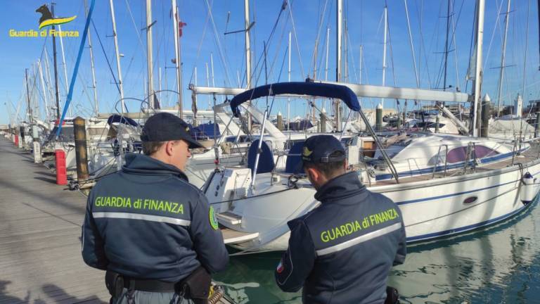 Rimini, noleggiano barche di valore e dai redditi non risulta: multe per 70mila euro