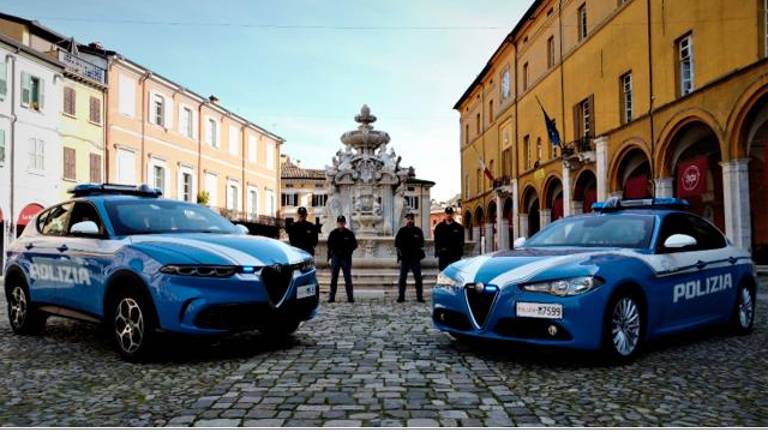 Cesena, chiama la polizia dopo aver picchiato moglie e figlia: «Comandano sempre»
