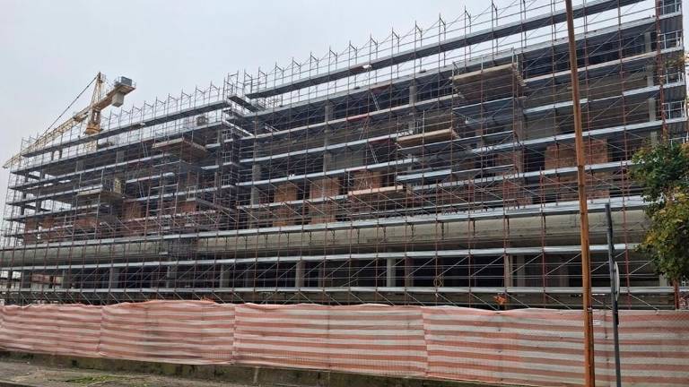 Il cantiere paralizzato nel quartiere Novello