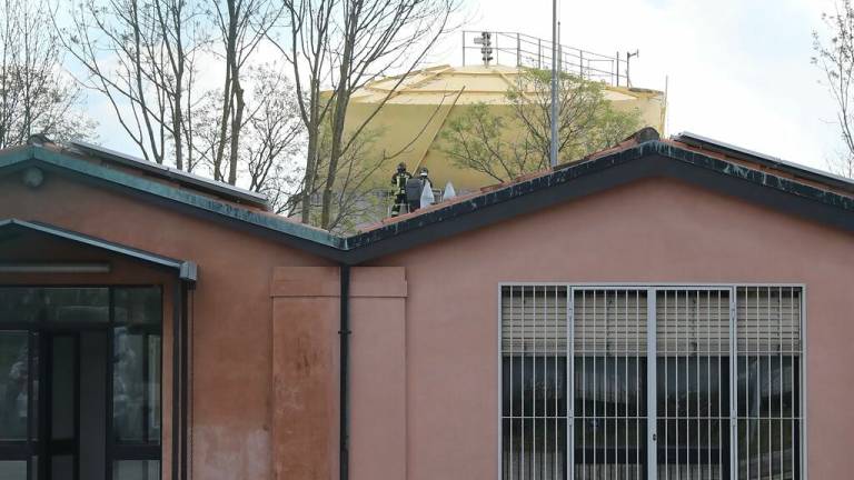 Cede cisterna di biogas: maxi soccorso nella sede Hera di Savignano
