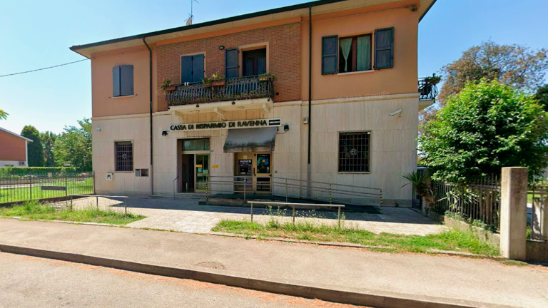 Rapina da 20mila euro alla Cassa di San Zaccaria: 3 banditi in fuga