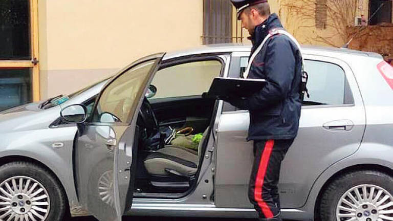 Raffica di furti alle auto a Cesena: smascherata una coppia di Rimini