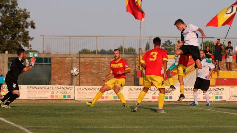 Alessandro Rossi realizza di testa il primo storico gol del Cesena Fc