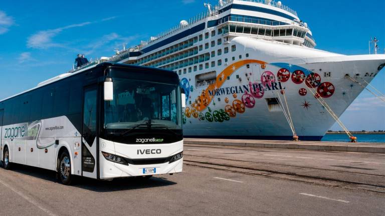 Ravenna, il 3 maggio l’arrivo della Norwegian Pearl apre la stagione crocieristica: i passeggeri in Coerbus per visitare la Romagna