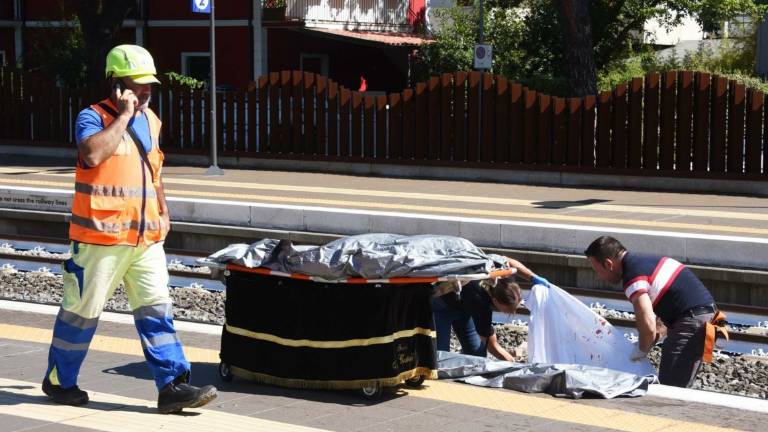 Riccione, la tragedia della stazione: troppi commenti insensati su facebook e il Comune li blocca
