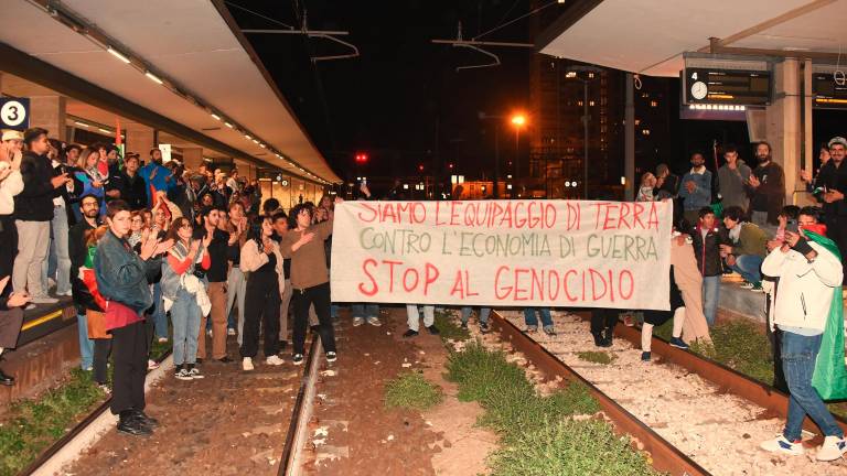 Rimini si mobilita per Gaza e per la Flotilla. “Blocchiamo tutto” in stazione, poi il corteo in centro