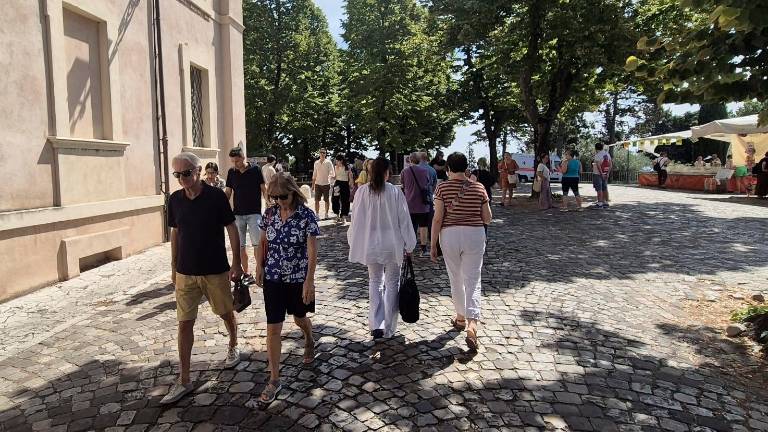 Madonna del Monte: tantissimi i fedeli in ascesa dalle Scalette per l’Assunta a Cesena
