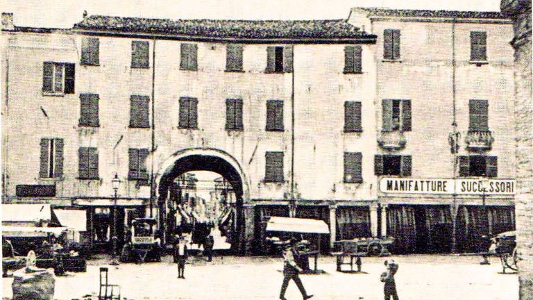Il “lustrino” di via Garibaldi a Rimini tra lavoro e dignità