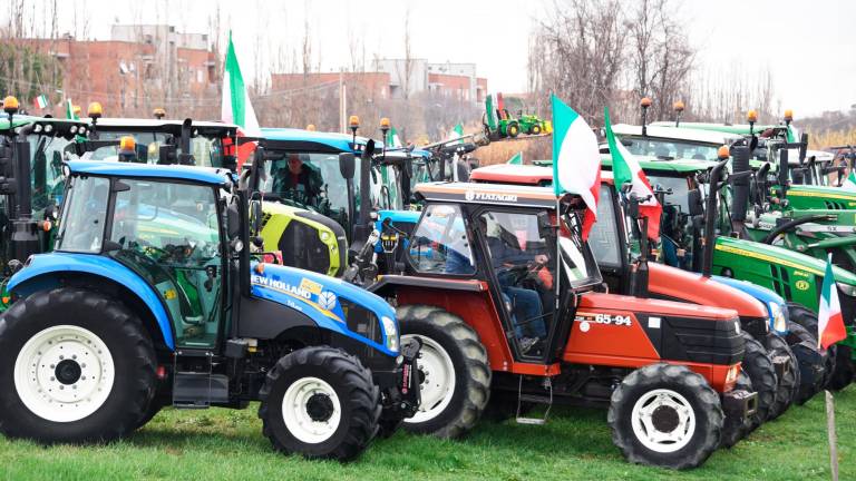 La protesta dei trattori a Rimini: “Siamo i custodi della terra, ma l’Unione Europea ci massacra” - VIDEO GALLERY