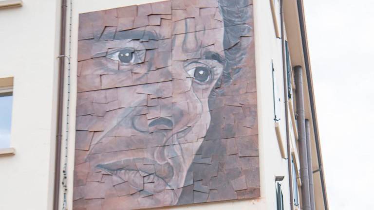 Il murale dedicato a Senna e realizzato da Stefano Pierotti (foto Monti Mmph)