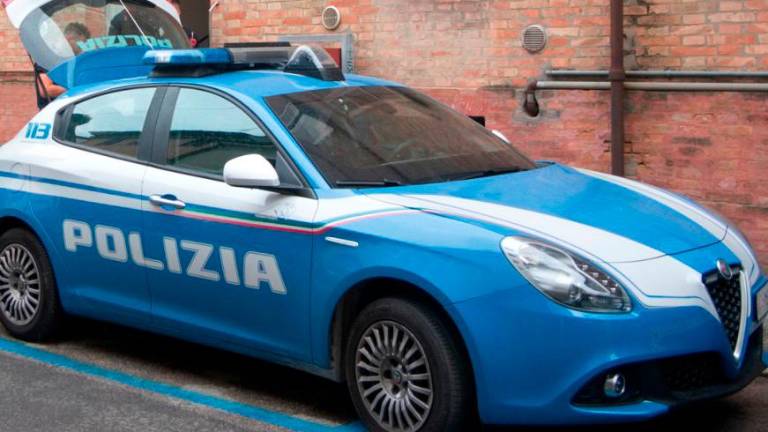 Ravenna, irregolari con precedenti per armi, rapina e droga: scatta l’accompagnamento alla frontiera