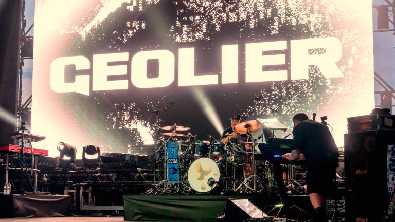 Riccione Music City, il ciclone Geolier: in migliaia sotto il palco di piazzale Roma